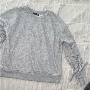 Kim and Cami crew neck grey with tie sleeves